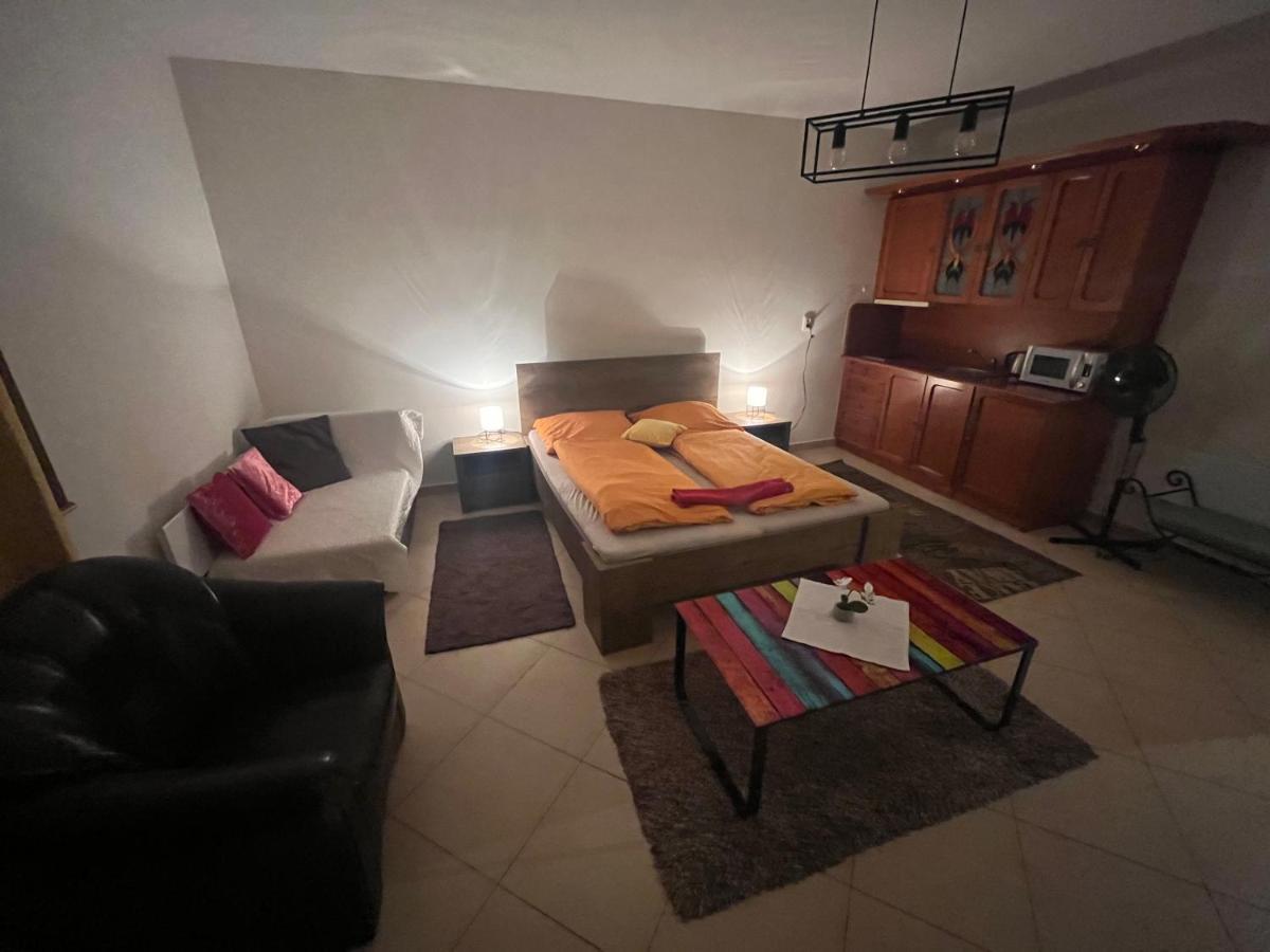 Aparthotel Bella Mía Komárno Esterno foto